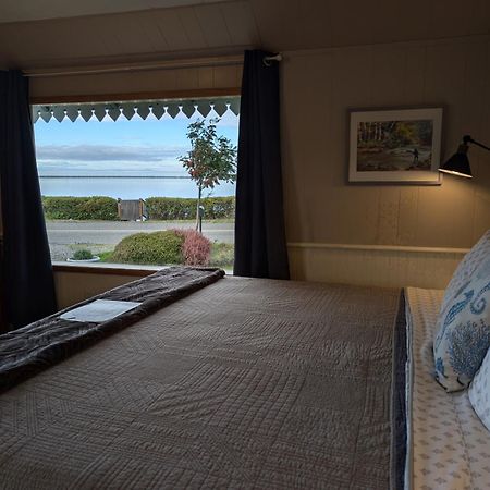 Juan De Fuca Waterfront Hotel & Cottages Секим Экстерьер фото