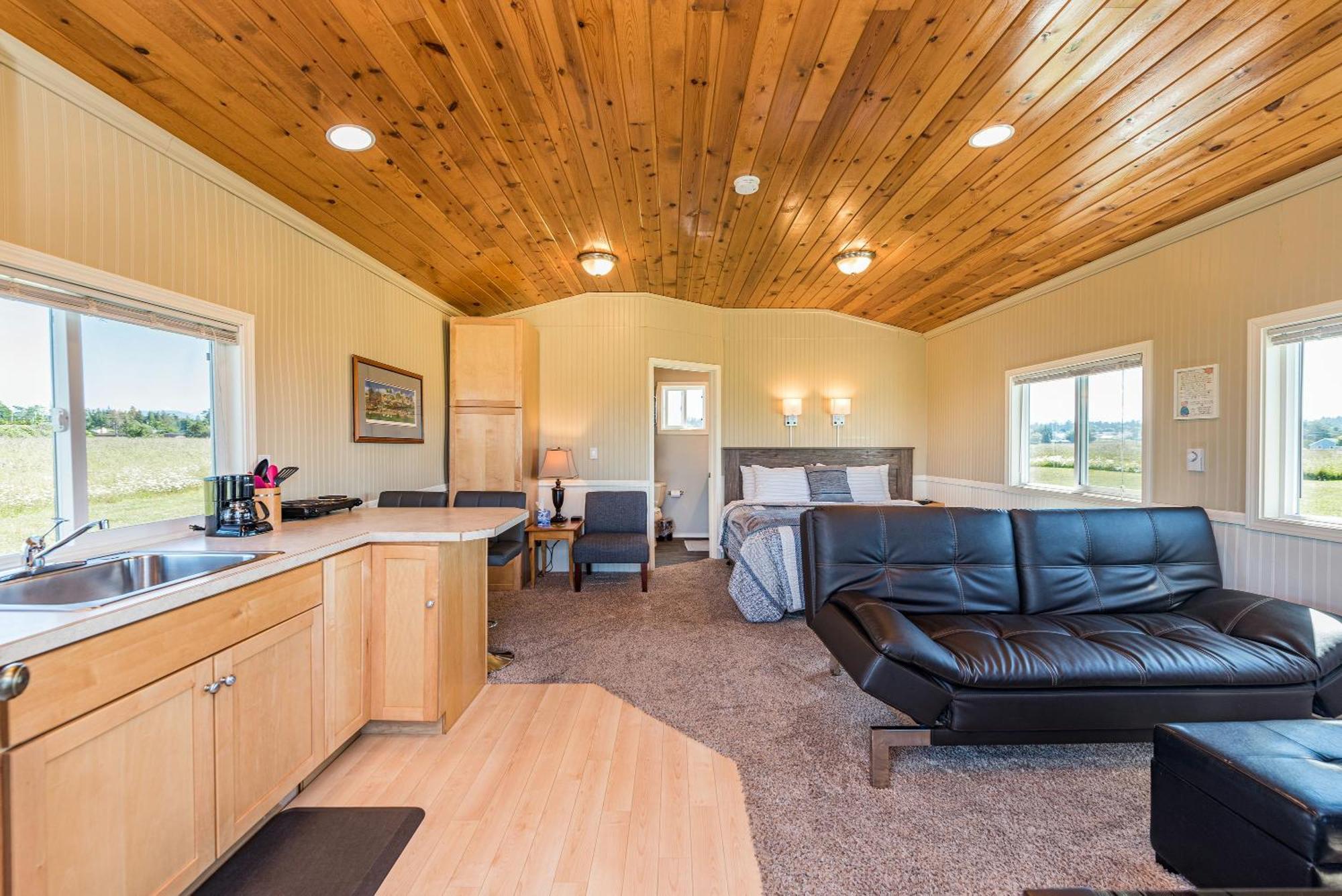 Juan De Fuca Waterfront Hotel & Cottages Секим Экстерьер фото