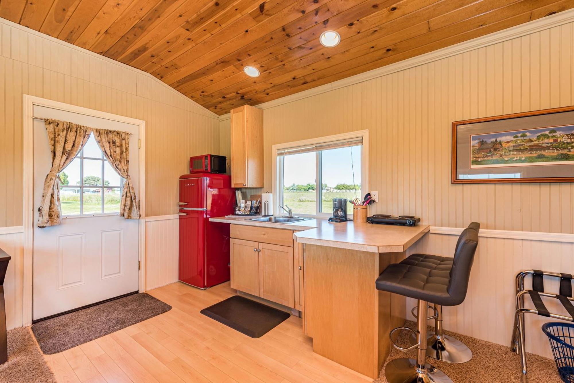 Juan De Fuca Waterfront Hotel & Cottages Секим Экстерьер фото