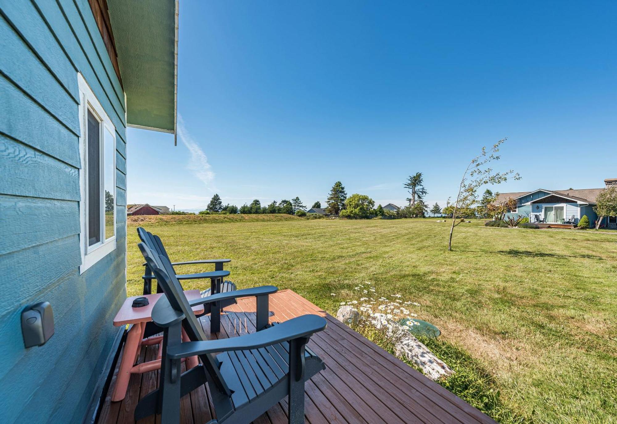 Juan De Fuca Waterfront Hotel & Cottages Секим Экстерьер фото