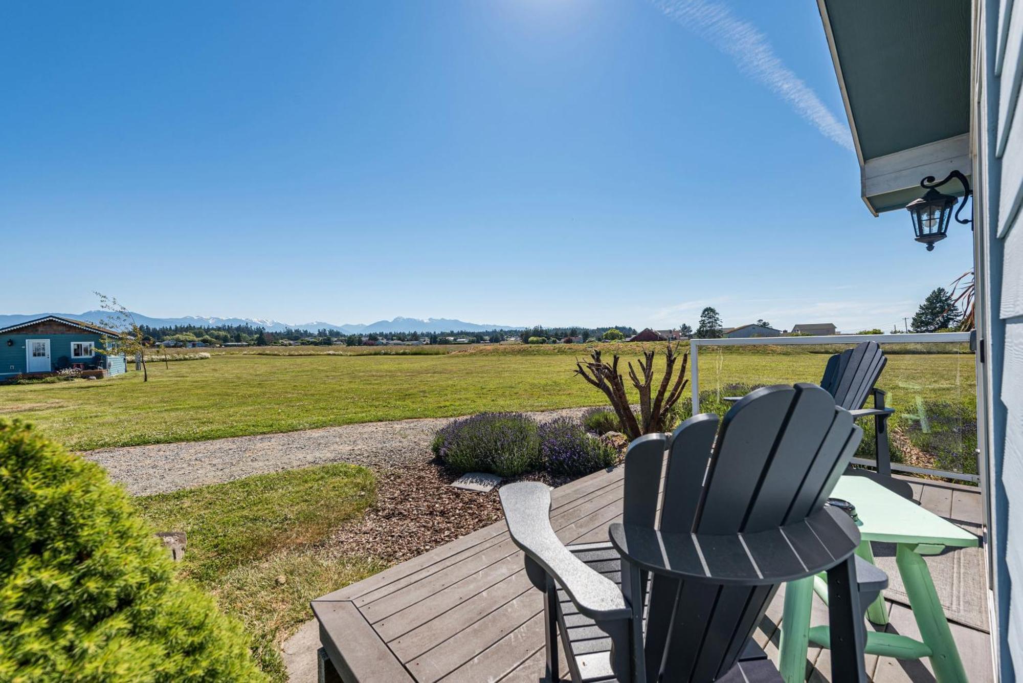 Juan De Fuca Waterfront Hotel & Cottages Секим Экстерьер фото