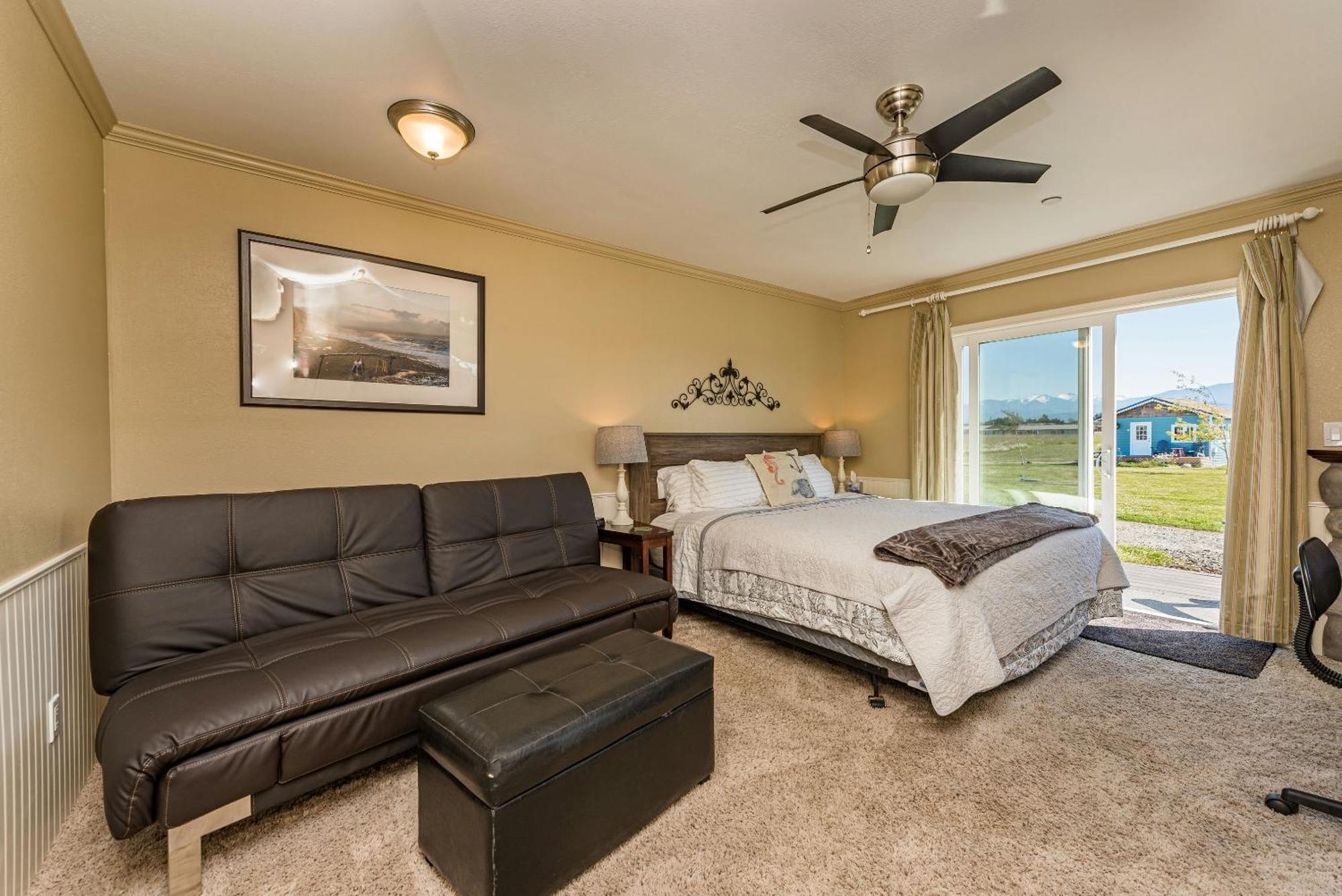Juan De Fuca Waterfront Hotel & Cottages Секим Экстерьер фото
