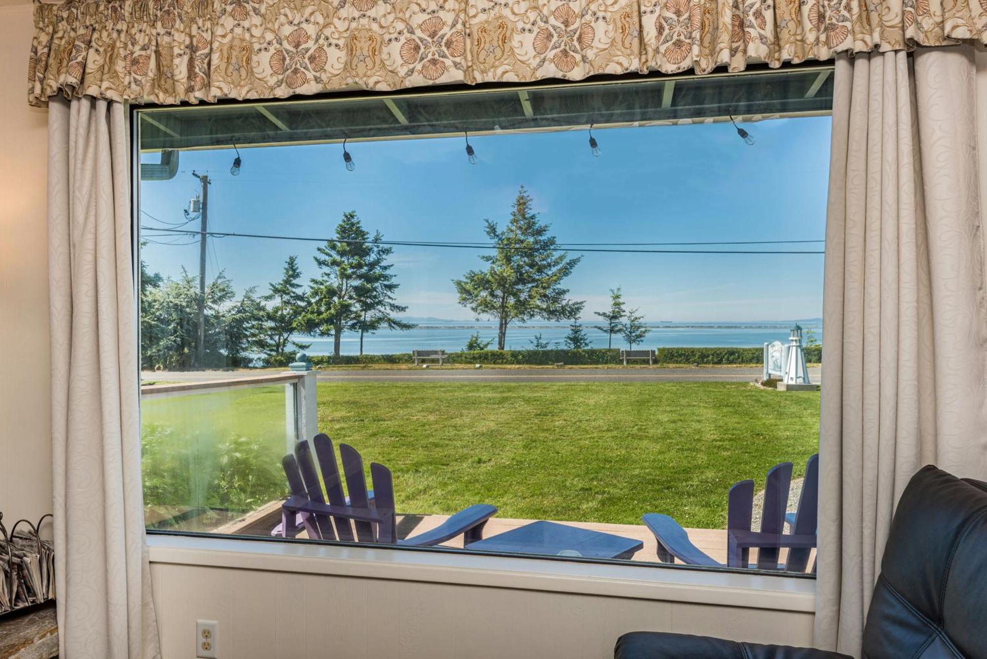 Juan De Fuca Waterfront Hotel & Cottages Секим Экстерьер фото