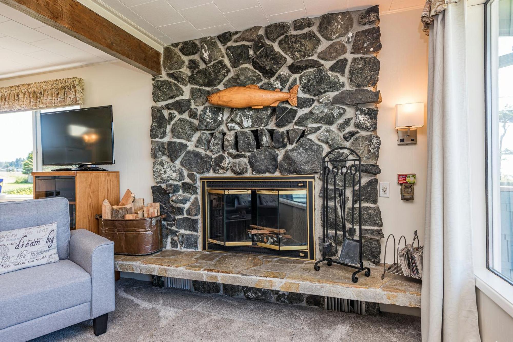 Juan De Fuca Waterfront Hotel & Cottages Секим Экстерьер фото
