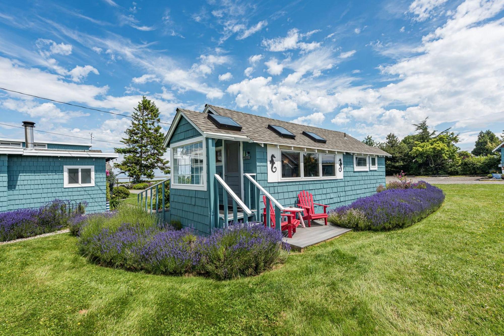 Juan De Fuca Waterfront Hotel & Cottages Секим Экстерьер фото