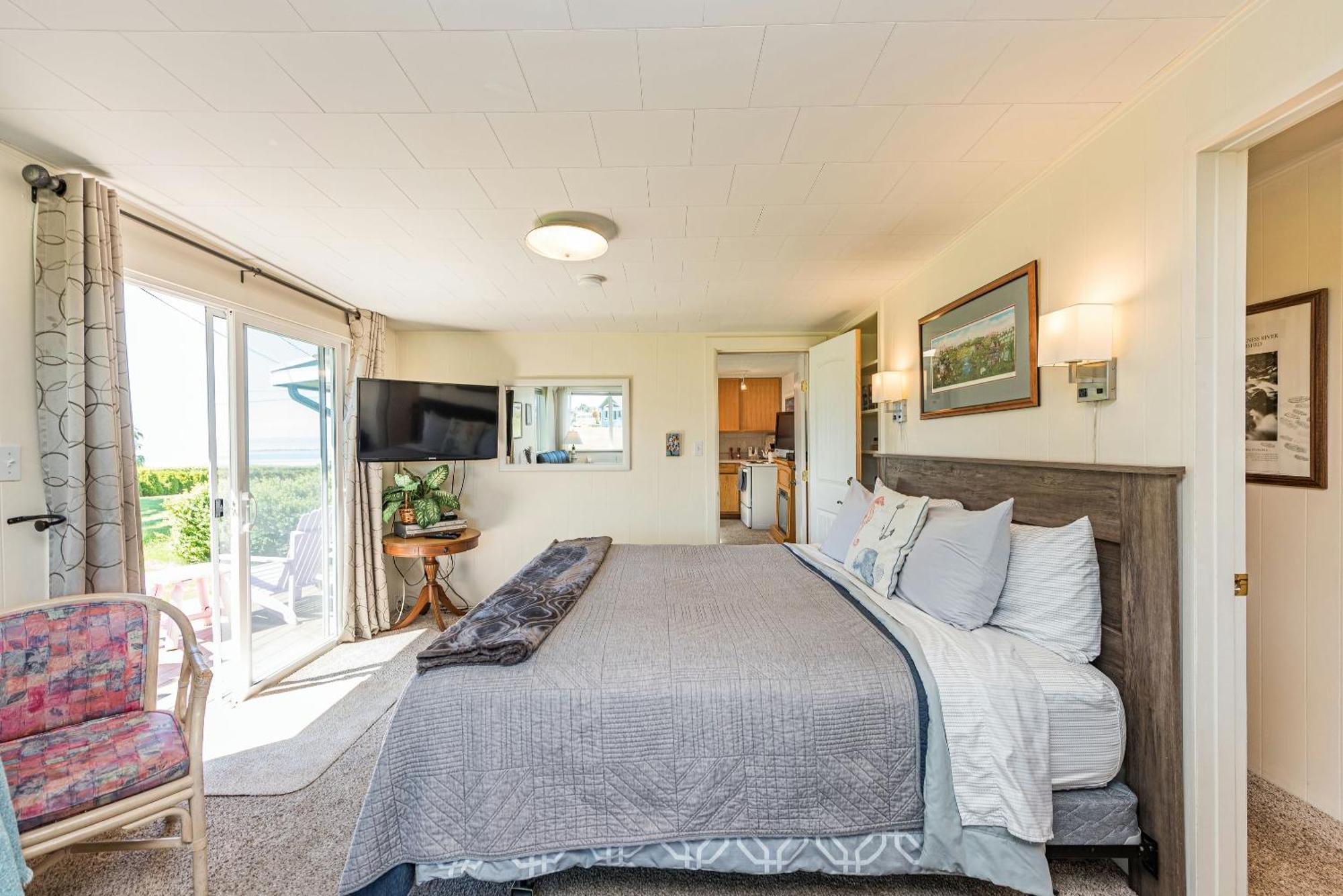 Juan De Fuca Waterfront Hotel & Cottages Секим Экстерьер фото