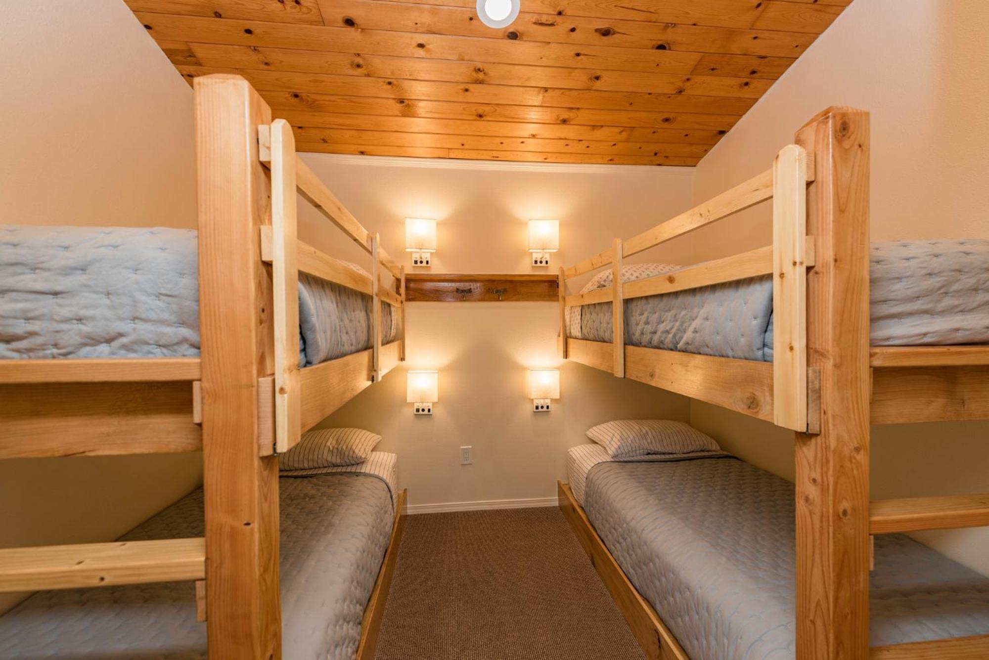 Juan De Fuca Waterfront Hotel & Cottages Секим Экстерьер фото