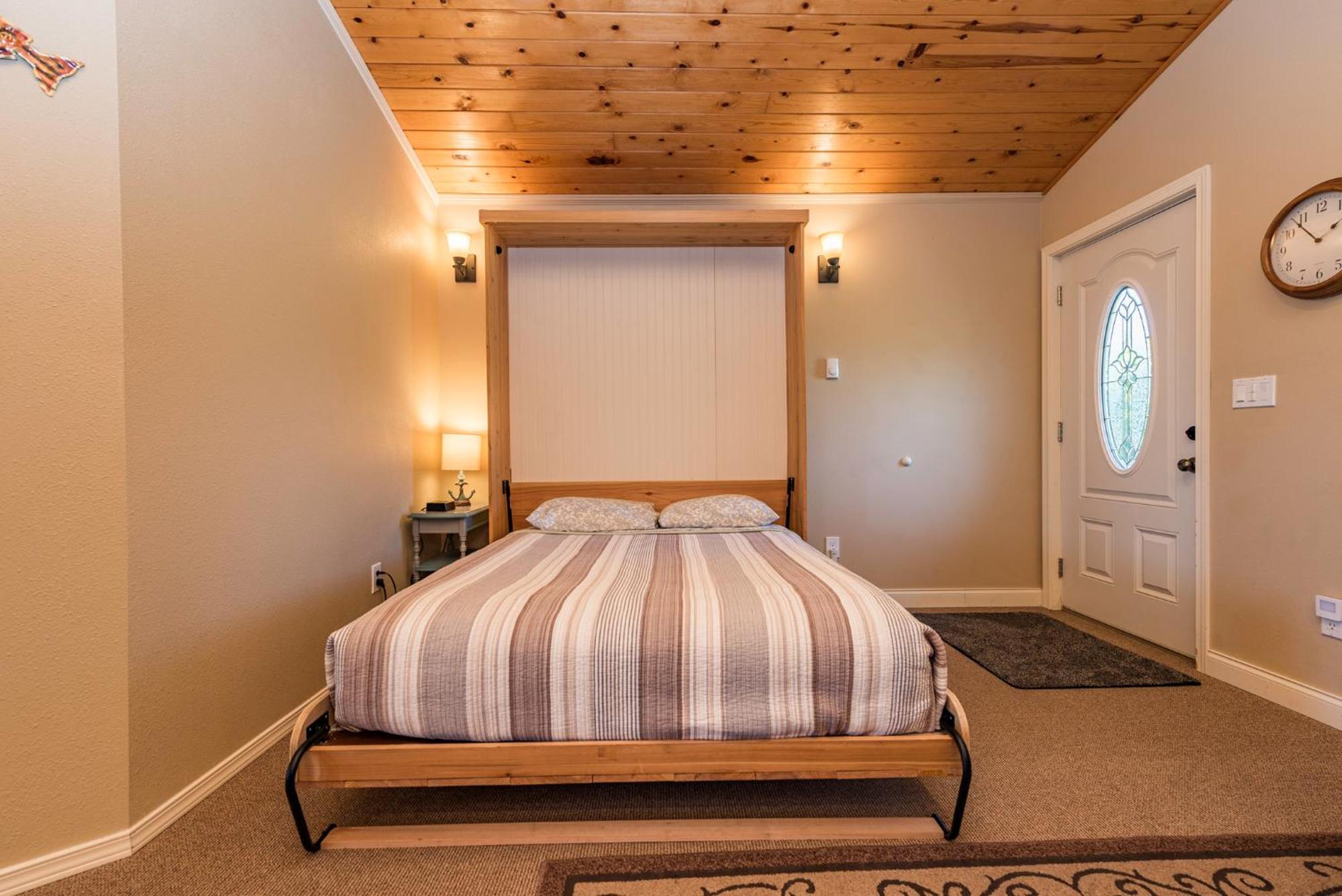 Juan De Fuca Waterfront Hotel & Cottages Секим Экстерьер фото