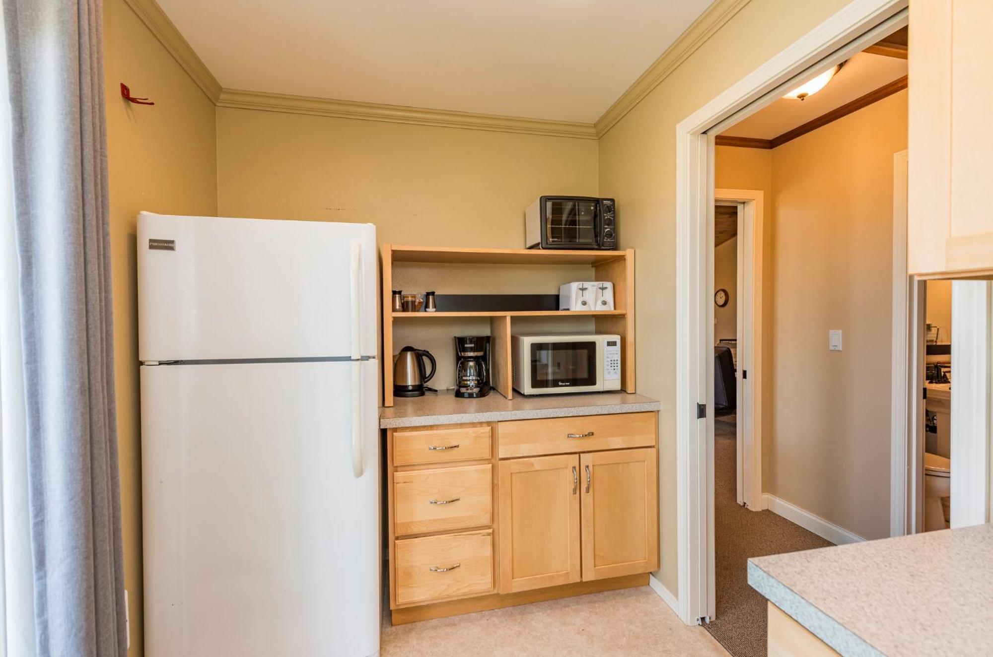 Juan De Fuca Waterfront Hotel & Cottages Секим Экстерьер фото