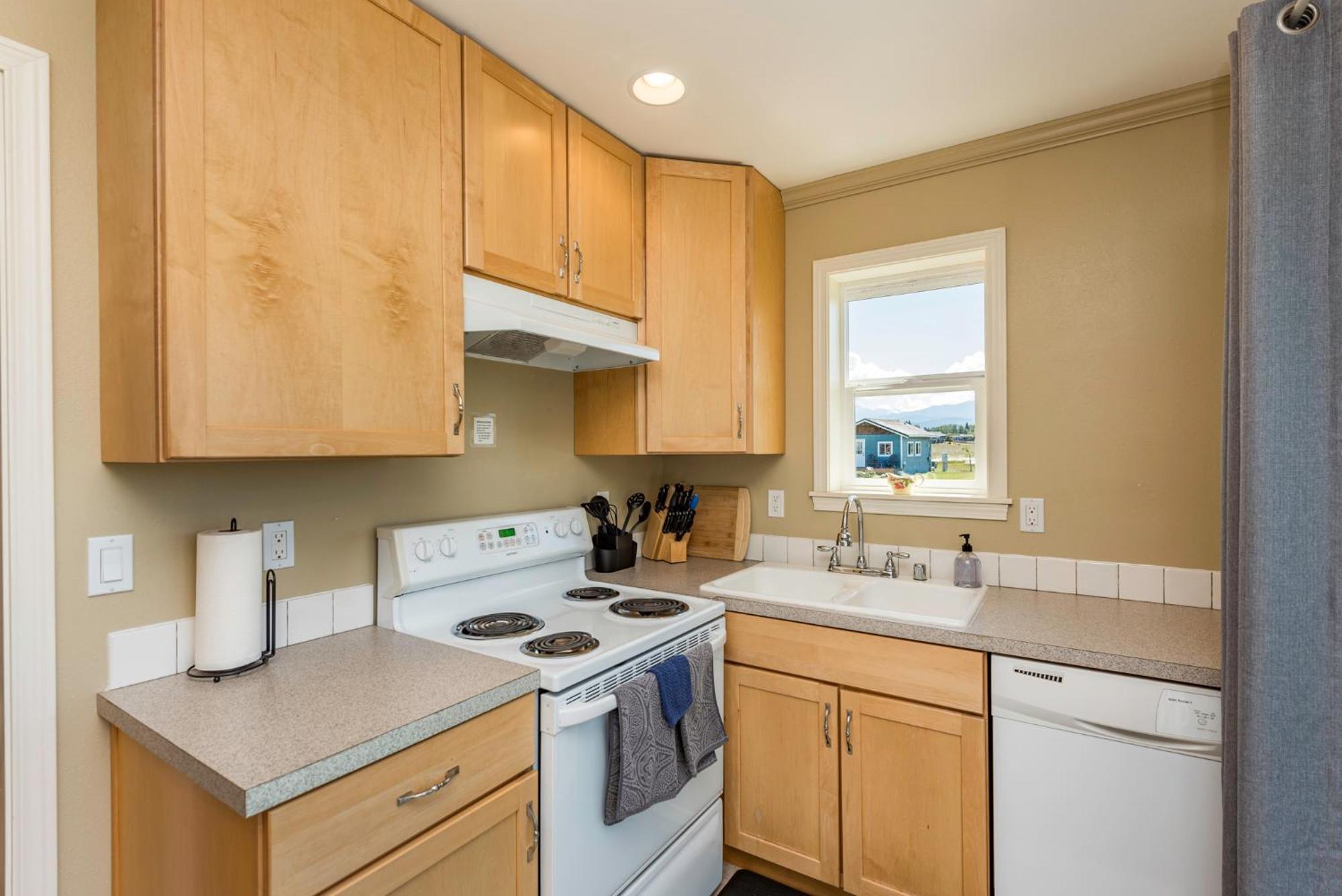 Juan De Fuca Waterfront Hotel & Cottages Секим Экстерьер фото