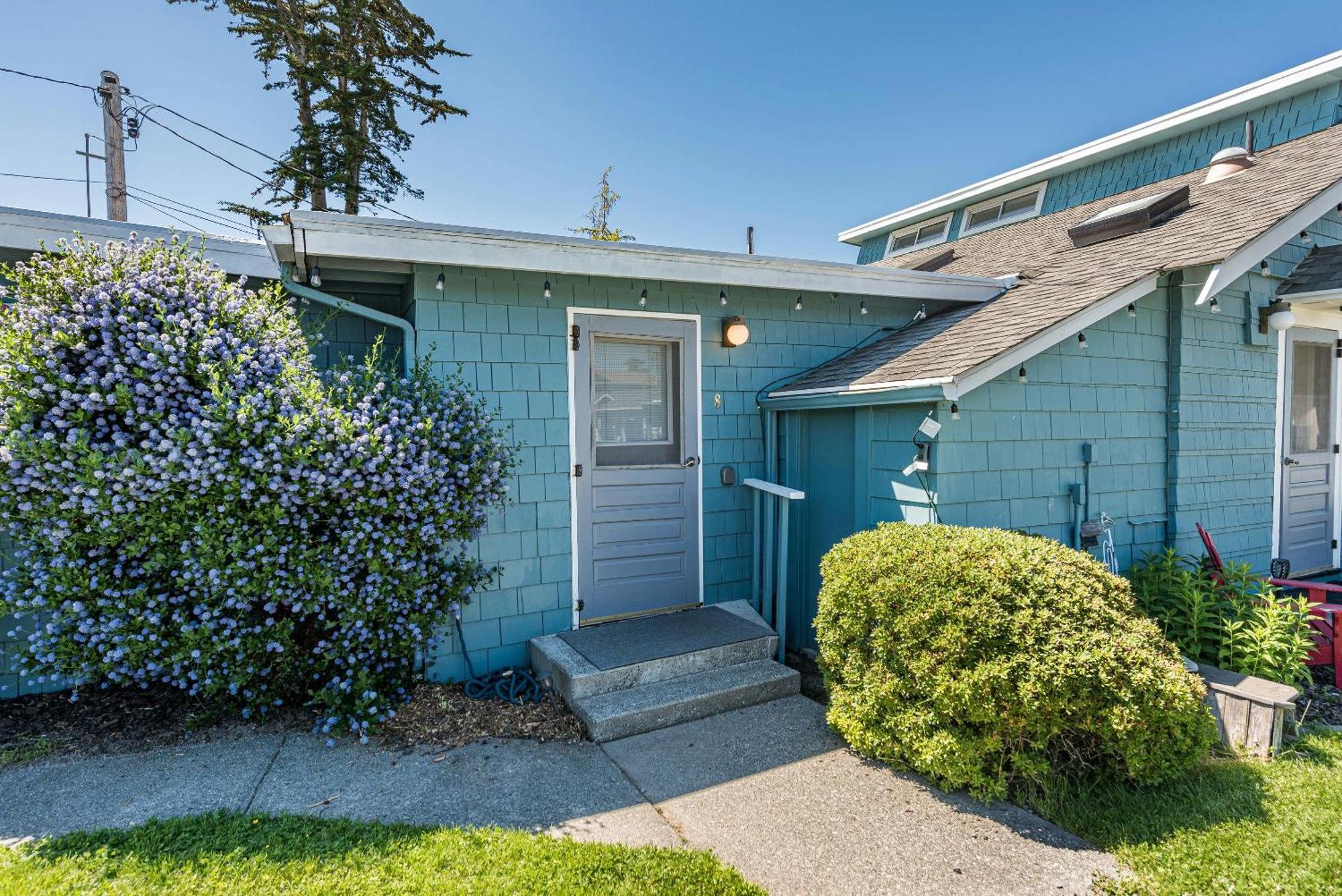 Juan De Fuca Waterfront Hotel & Cottages Секим Экстерьер фото